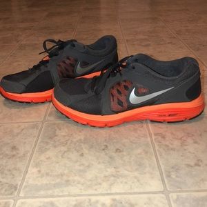 Nike Sz. 7Y (fit like 8/8.5) Dual Fusions